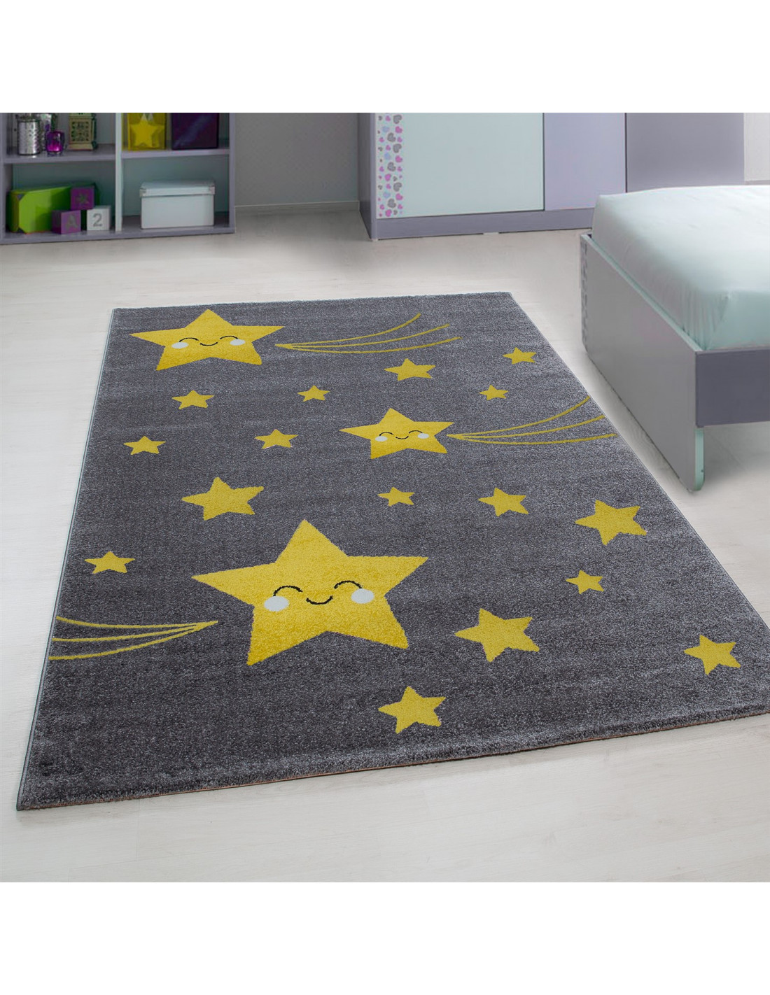 Children's room rug with star yellow motifs